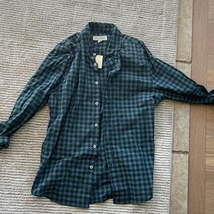 Size medium brand new tags attached